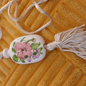 Vintage 1970s Avon Tender Blossoms Necklace